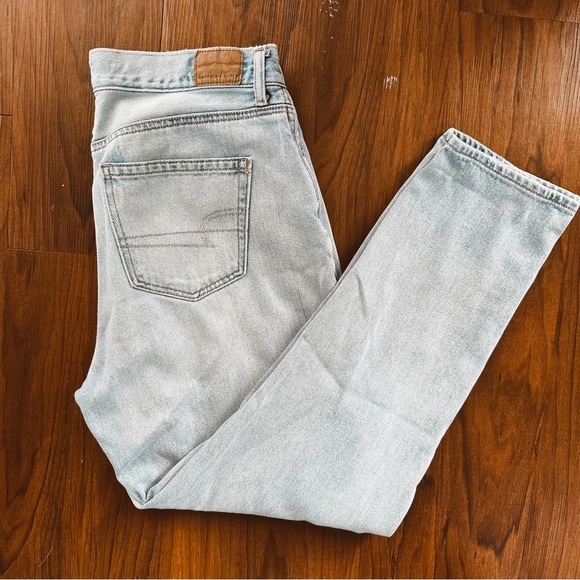 American Eagle Outfitters Sky Blue Mom Jeans - Picture 3 of 9
